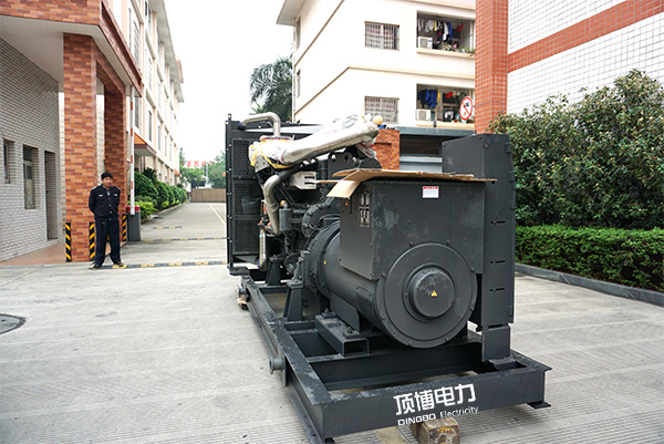 我公司為鳳江綠緣小區(qū)兩臺(tái)500KW/270KW上柴柴油發(fā)電機(jī)組上門(mén)回訪